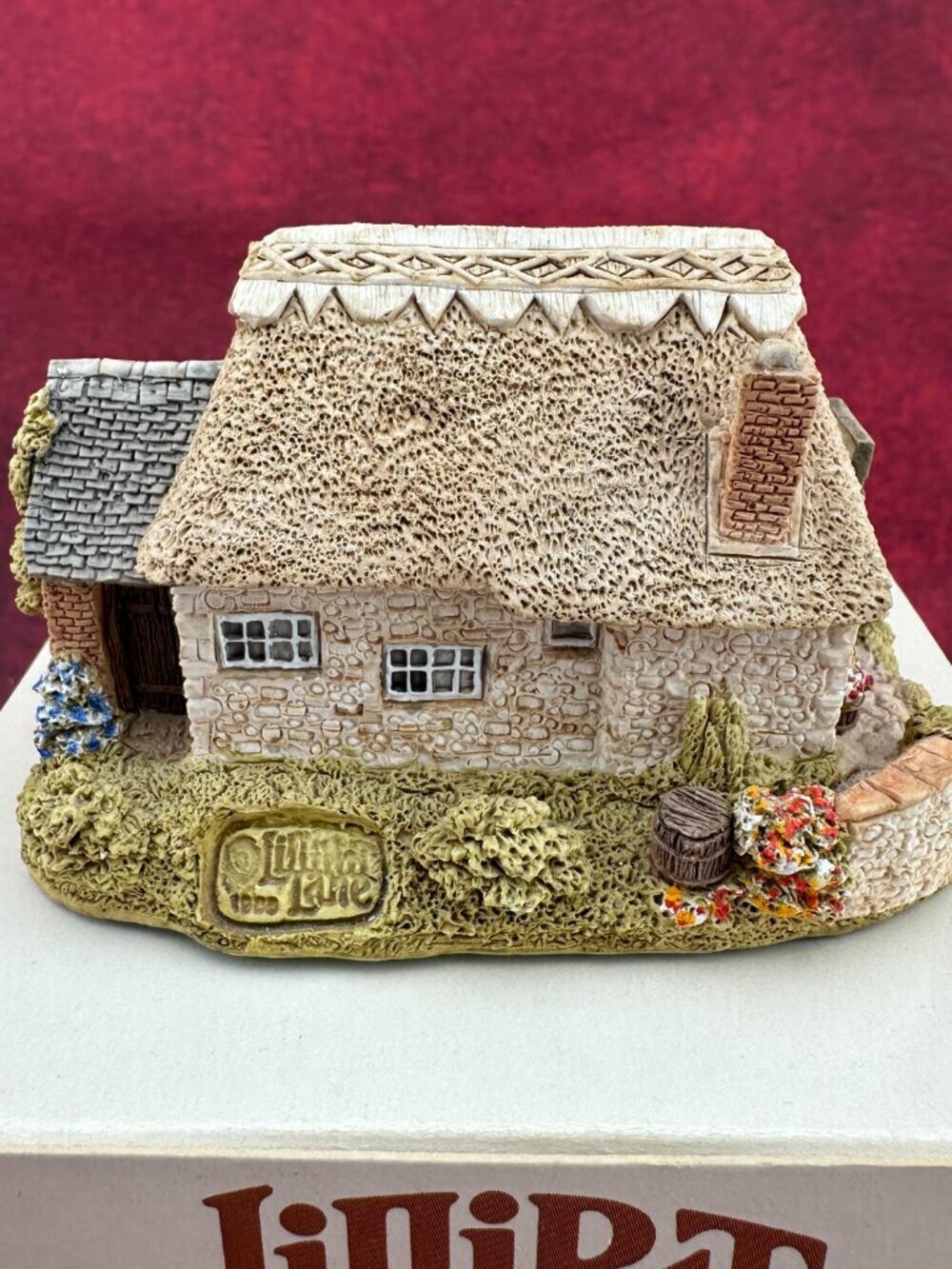 VINTAGE LILLIPUT LANE "SMALLEST INN" MADE IN CUMBRIA UK, HANDMADE, HAND-PAINTED
